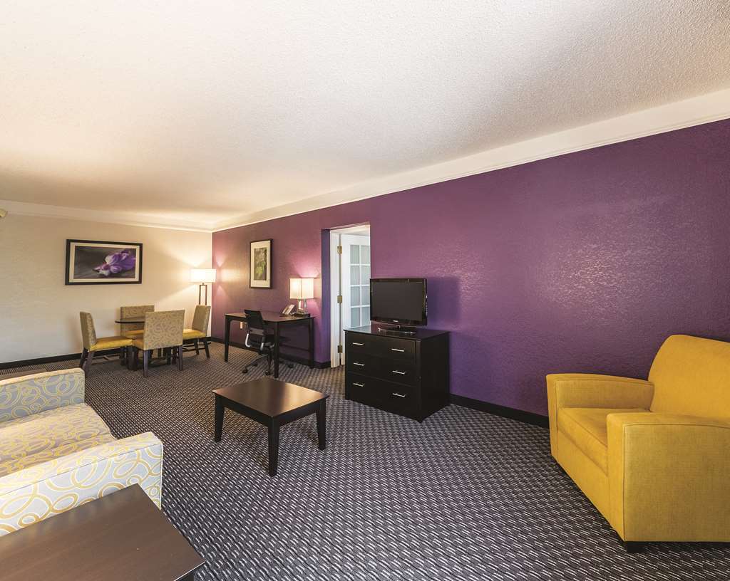 La Quinta Inn & Suites By Wyndham San Antonio Downtown Room photo